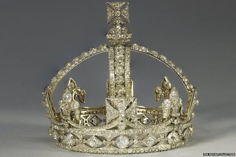 61246936 queenvictoriassmalldiamondcrown